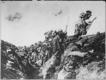 Солдаты поднимаются в атаку, Франция, октябрь 1916.
