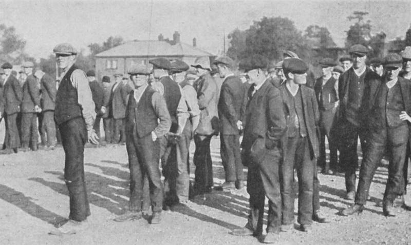 Британские добровольцы прибывают в лагерь Альбершот