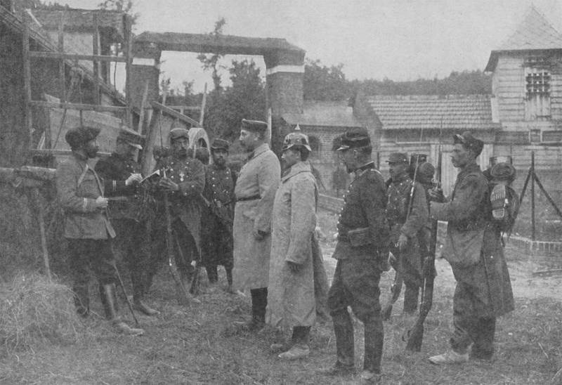 Французские офицеры допрашивают германских военнопленных