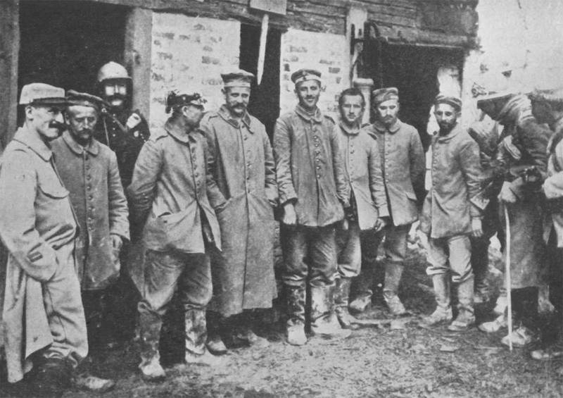 Группа немцев, захваченных в Шампани в 1915 году